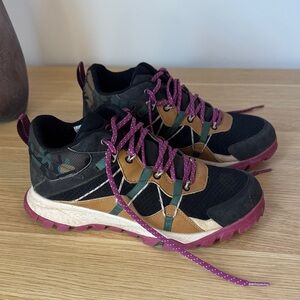 TIMBERLAND Stylish Women's Hiking Shoes with Pink Laces